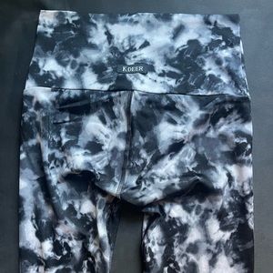 K DEER Marbled Leggings